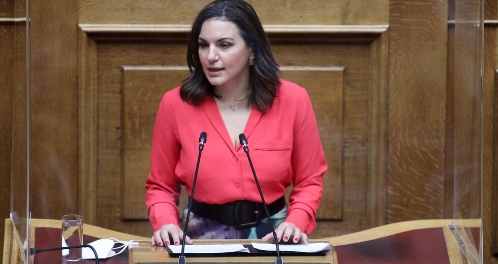 Φίλια πυρά κατά Τσιάρα στη Βουλή για τη συνεπιμέλεια
