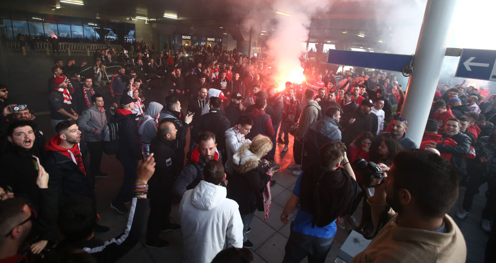 «Χαμός» στο αεροδρόμιο για τον Ολυμπιακό [εικόνες + βίντεο]