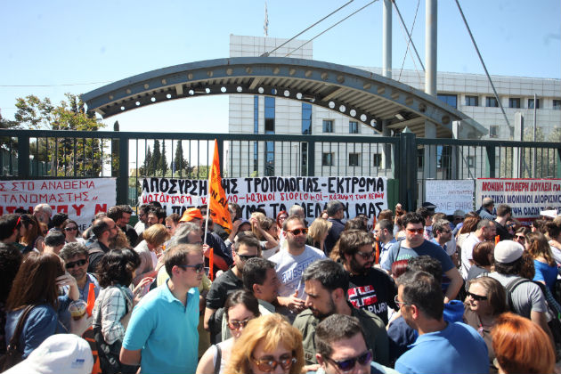 Στους δρόμους χιλιάδες εκπαιδευτικοί κατά των περικοπών