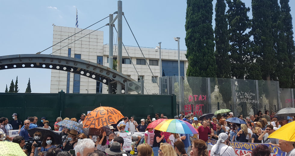 Κατά της κατάργησης εικαστικών και κοινωνιολογίας διαδηλώνουν οι καθηγητές