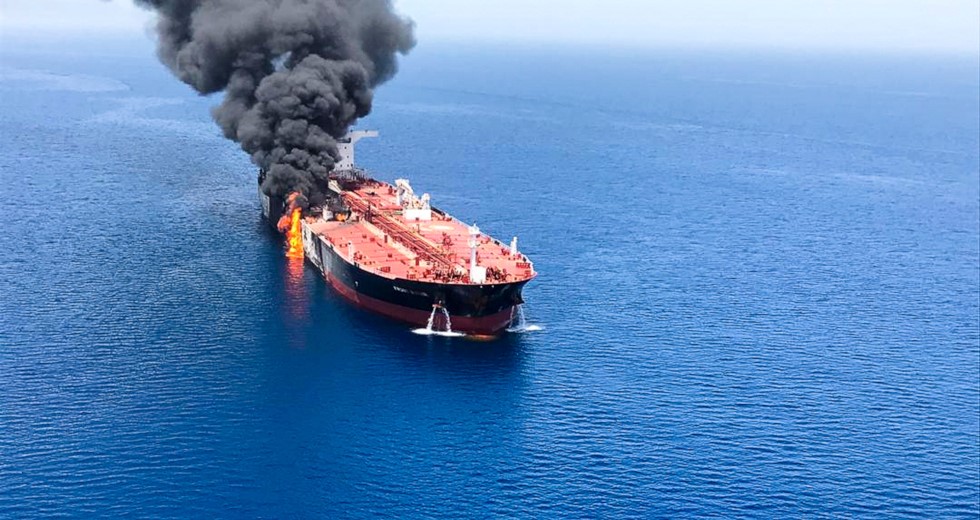 Συναγερμός μετά τις εκρήξεις στον Κόλπο του Ομάν