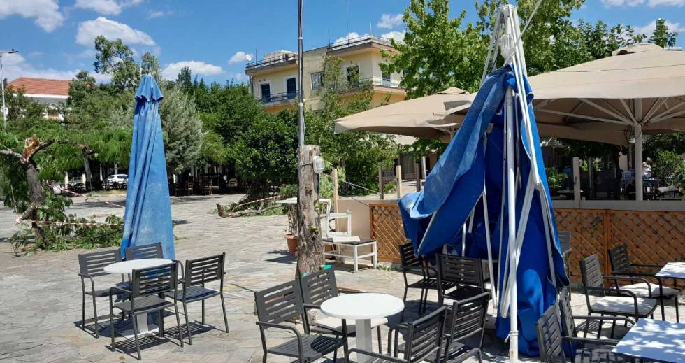 Ζημιές και αναστάτωση από ανεμοστρόβιλο στο κέντρο της Καλαμάτας