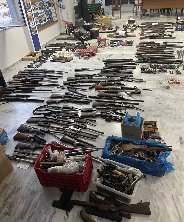 Εξαρθρώθηκε εγκληματική οργάνωση εμπορίας όπλων στα Χανιά