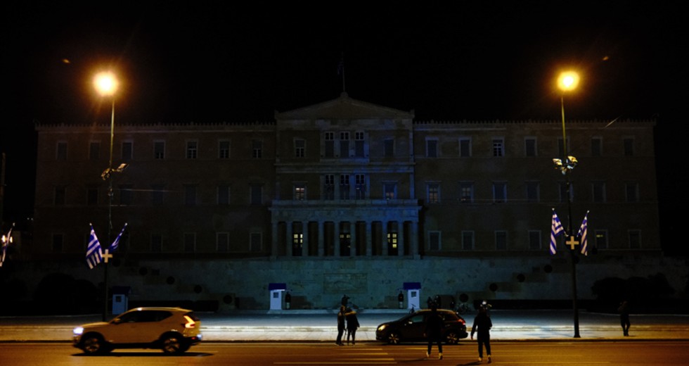 Έσβησαν τα φώτα στην «Ώρα της Γης»