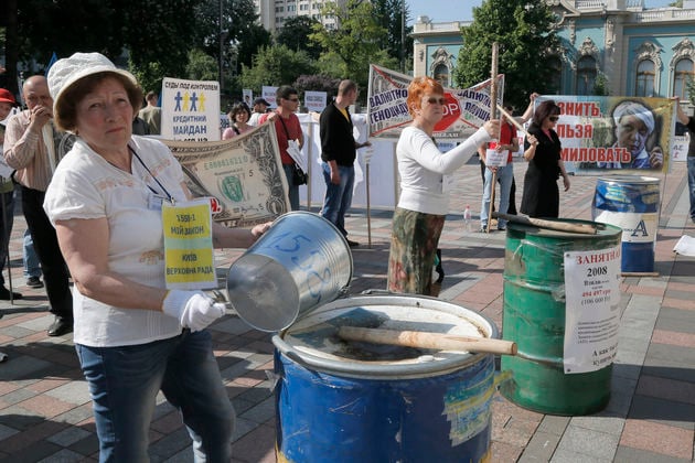 Η Ουκρανική παντιέρα… ύψωσε το σφυροδρέπανο
