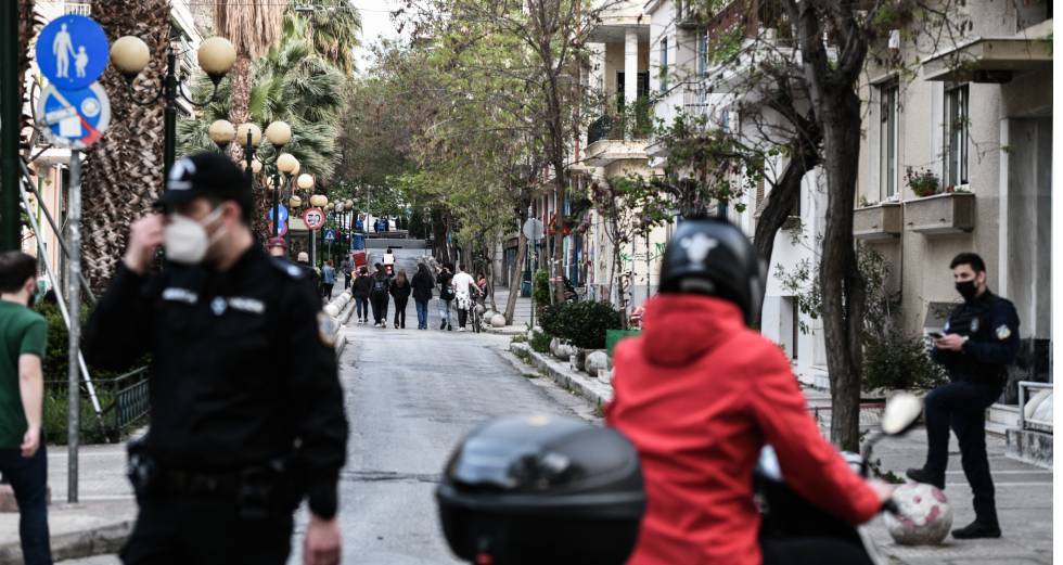 Υπό αστυνομικό κλοιό για δεύτερη ημέρα η πλ. Βαρνάβα στο Παγκράτι