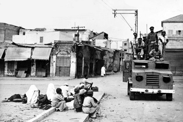 Νικητές και ηττημένοι στο Ματζντάλ, το σημερινό Ασκελόν (5/11/1948).