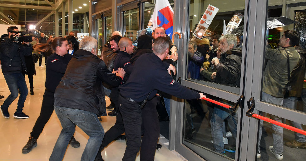 Παρέμβαση του ΠΑΜΕ και ένταση στο συνέδριο της ΓΣΕΕ στην Καλαμάτα