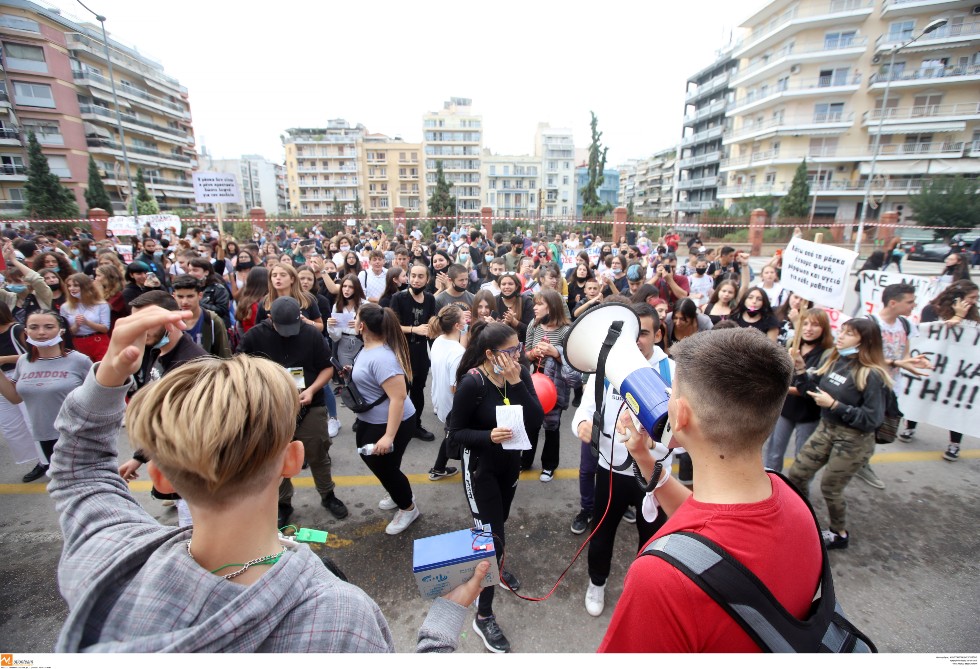 Μαθητές, φοιτητές, εκπαιδευτικοί… στους δρόμους