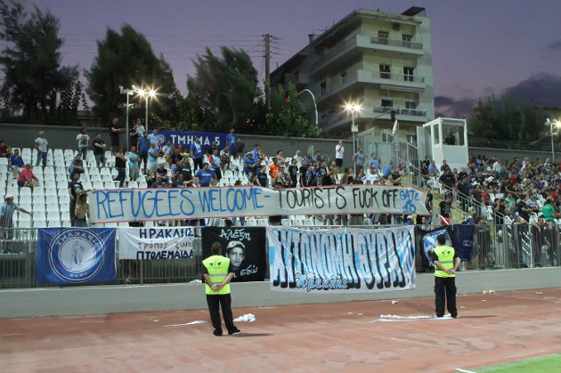 «Refugees Welcome»: Ένα διαφορετικό πανό στη Μυτιλήνη