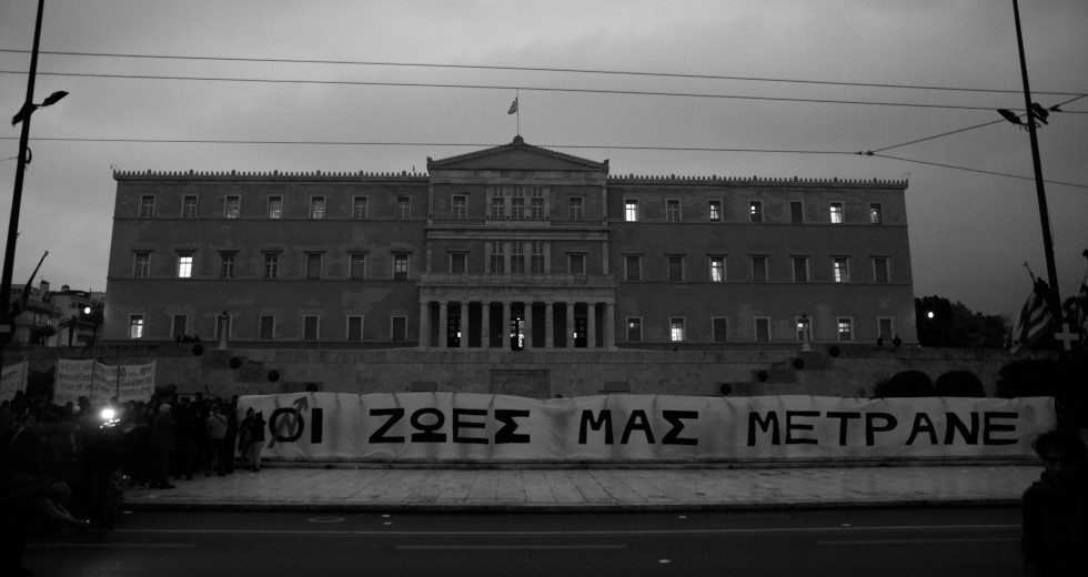 «Το αίμα των νεκρών θα σε κυνηγά» – Ποτάμι οργής στην Αθήνα