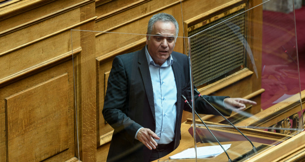 Σύγκρουση στη Βουλή για τους περιορισμούς στις συναθροίσεις και τα συλλαλητήρια
