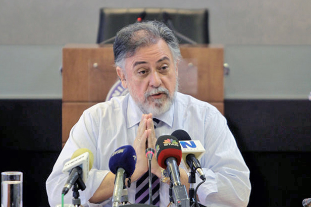 Πανούσης: «Ξέρω από βελούδινα διαζύγια»