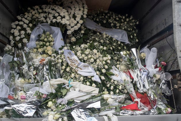 «Αντίο» με λαϊκό προσκύνημα και…τηλεοπτικό δράμα