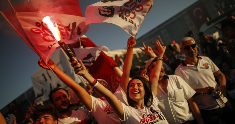 Σε πανηγυρικό κλίμα η ορκωμοσία Ιμάμογλου