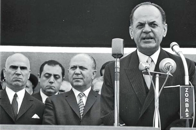 Δημοκρατία με… κενά μνήμης