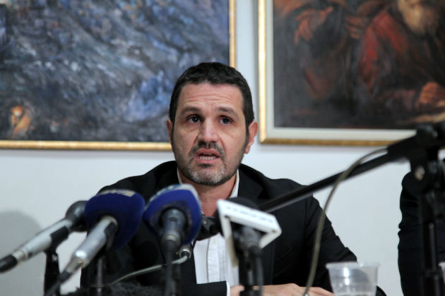 Εκθετος για την τροπολογία ο Γιάννης Μουζάλας