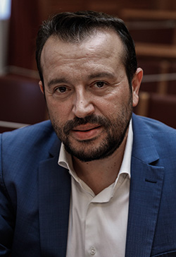 Απόψεις για την παραίτηση Τσίπρα