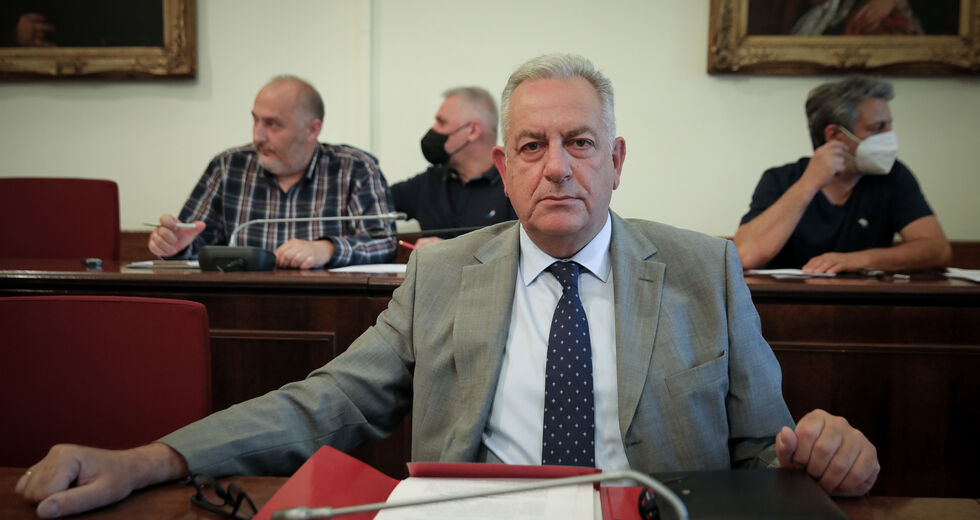 Η ζωή του κρέμεται σε μία κλωστή