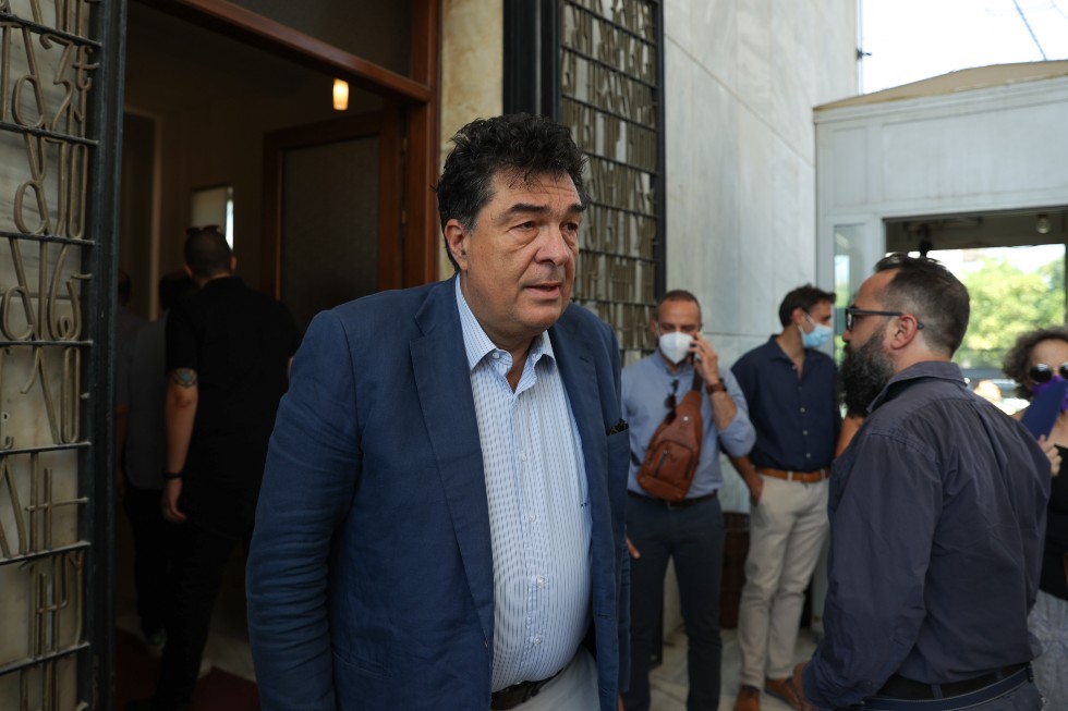 Πολιτικοί και πλήθος κόσμου αποχαιρέτησαν τον Ηλία Νικολακόπουλο