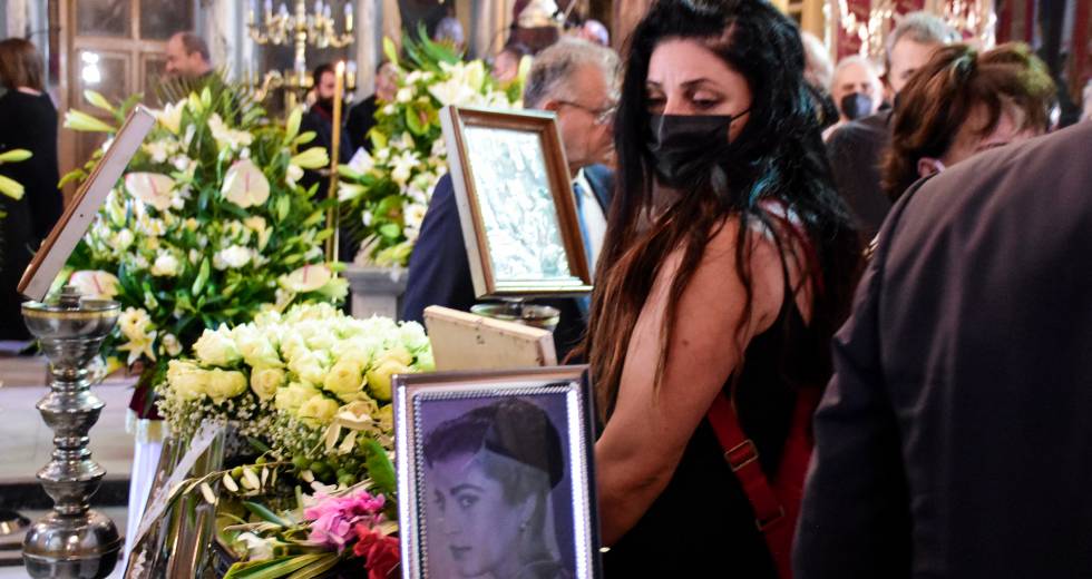 Ο τελευταίος αποχαιρετισμός στην Ειρήνη Παπά