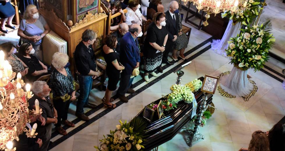 Ο τελευταίος αποχαιρετισμός στην Ειρήνη Παπά