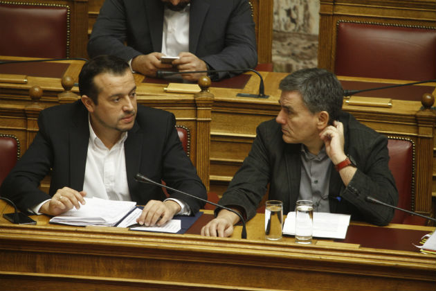 Live η συζήτηση για τηλεοπτικές άδειες και ΕΣΡ