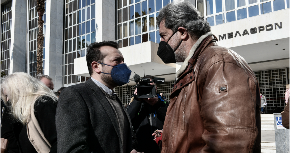 Προθεσμία έλαβε ο Βαξεβάνης – Πλήθος κόσμου στον Άρειο Πάγο
