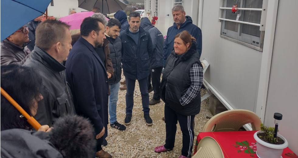 Δύο χρόνια αβοήθητοι στους οικίσκους οι σεισμόπληκτοι Τυρνάβου και Ελασσόνας