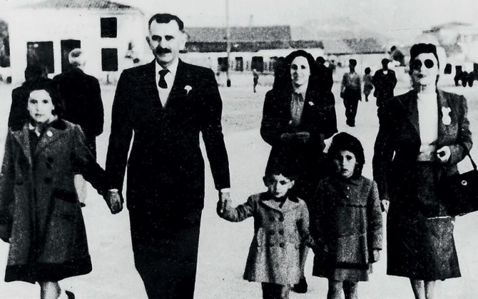 «Είμαστε αλάνια, διαλεχτά παιδιά μέσα στην πιάτσα και δεν την τρομάζουν οι φουρτούνες τη δική μας ράτσα»