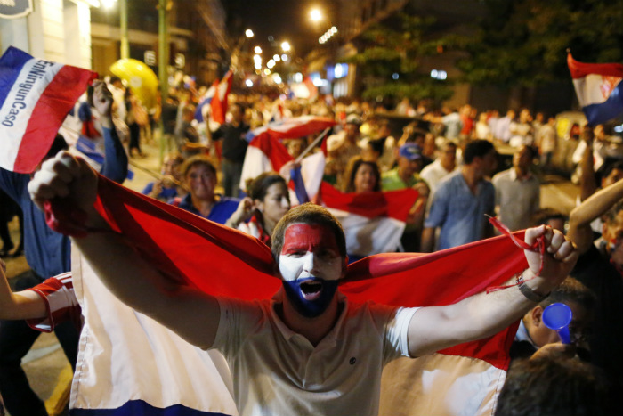 Νεκρός διαδηλωτής στις βίαιες ταραχές στην Παραγουάη