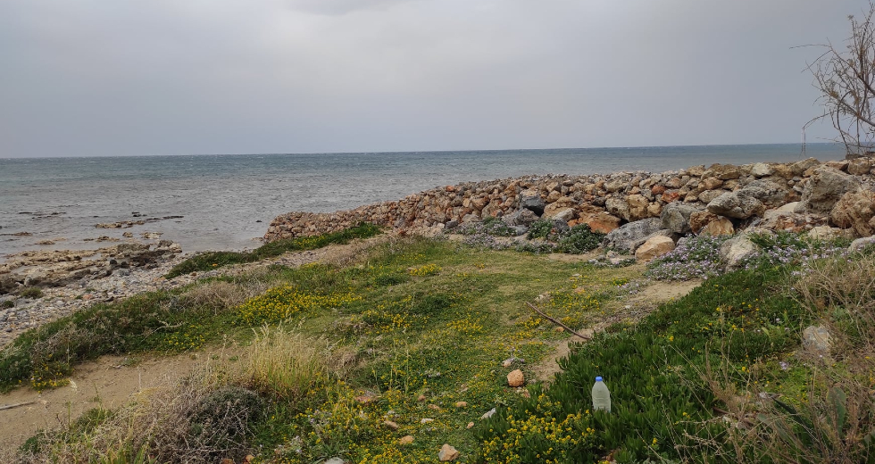Καταγγελία για μπάζωμα και “ιδιωτικοποίηση” παραλίας στη Χερσόνησο