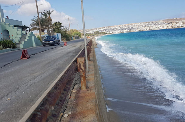 Γλίτωσε από το… μπάζωμα η παραλία