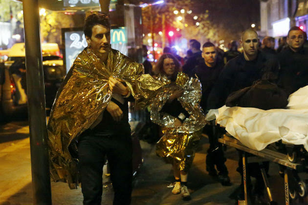 «Δεν σταμάτησαν να πυροβολούν, υπήρχε αίμα παντού, πτώματα παντού»