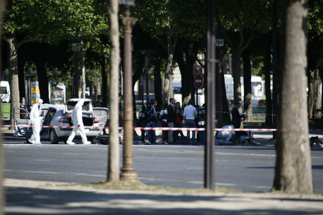 Νεκρός ο δράστης της επίθεσης σε βαν της γαλλικής αστυνομίας