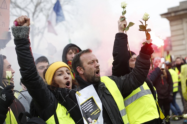 Ειρηνική η δέκατη πορεία των «κίτρινων γιλέκων» στο Παρίσι