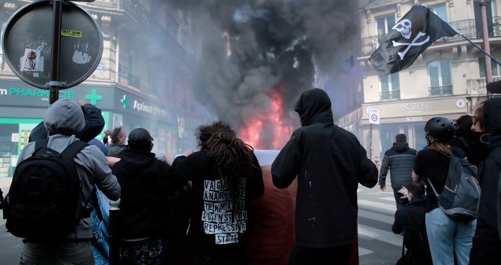 Βίαια επεισόδια στο Παρίσι στη διάρκεια της πορείας της Πρωτομαγιάς
