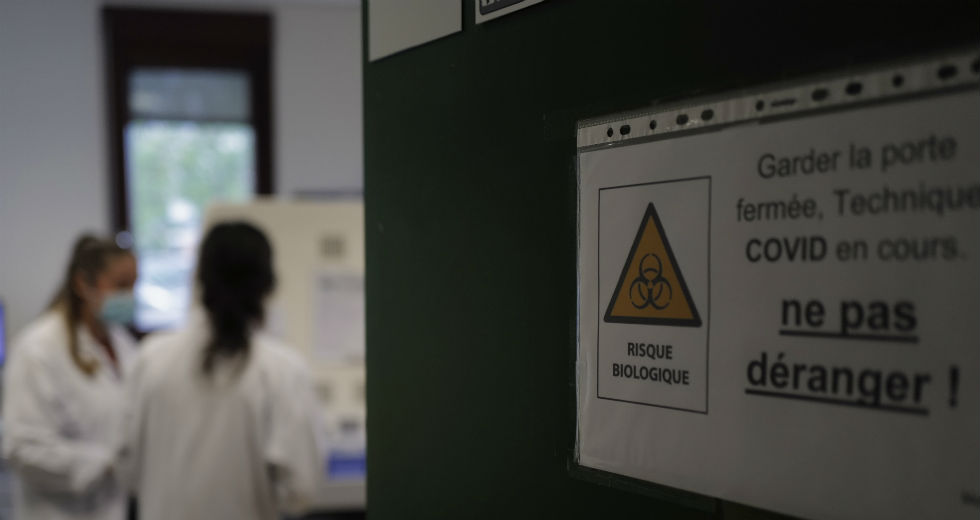 Παγκόσμιο ρεκόρ κρουσμάτων, σε συναγερμό τα νοσοκομεία στο Παρίσι