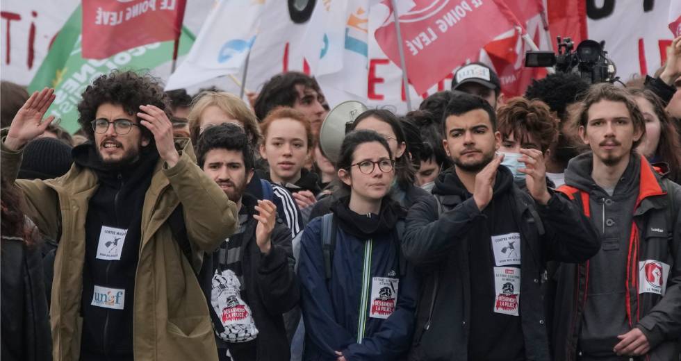 Έκτη μέρα διαδηλώσεων, έκτη συνεχόμενη νύχτα επεισοδίων στη Γαλλία