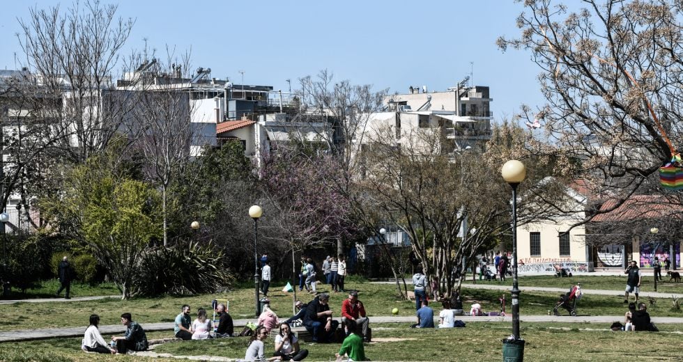 Στα πάρκα και τις παραλίες μετά το «ναι» στις διαδημοτικές μετακινήσεις