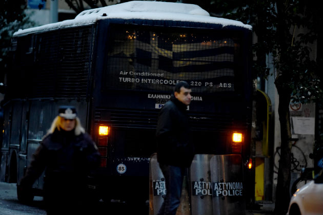 Ένοπλη επίθεση έξω από τα γραφεία του ΠΑΣΟΚ