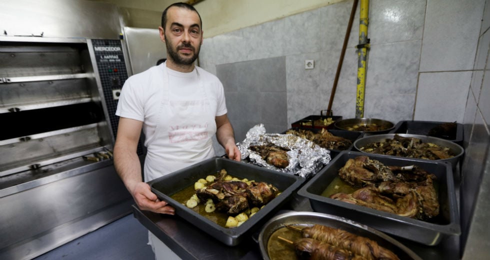 Στα μπαλκόνια και τις αυλές… πήραν φωτιά τα κάρβουνα