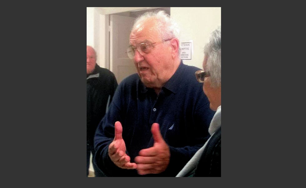 «Είστε όντως κατά της βίας, κύριε Αυγενάκη;»