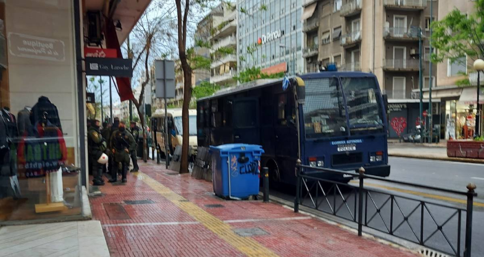 Οι μαζώξεις στις πλατείες πίσω από το… προφανές