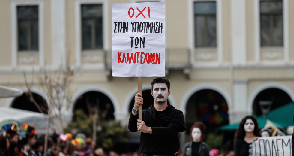 Παρέμβαση καλλιτεχνών στο καρναβάλι της Πάτρας