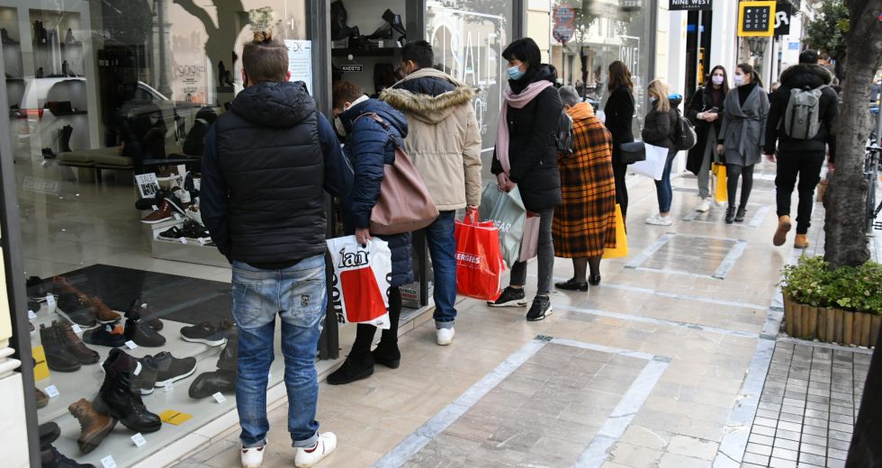 Ξεχειλίζει η δυσαρέσκεια στο παρά ένα του ανοίγματος των καταστημάτων