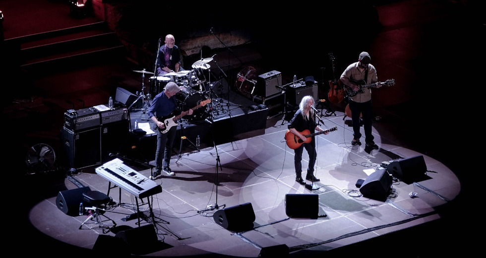 Μια μεθυστική Patti Smith και με βροχή στο Ηρώδειο