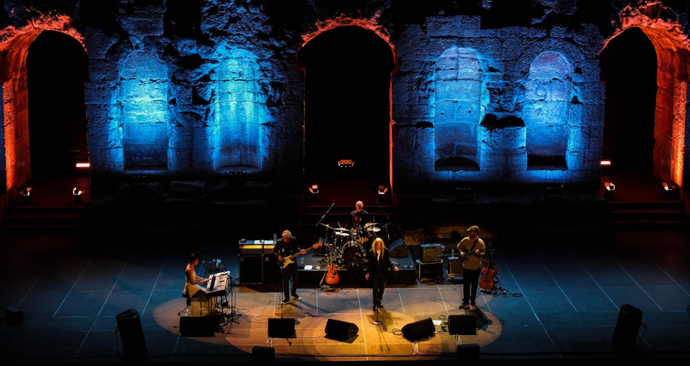 Μια μεθυστική Patti Smith και με βροχή στο Ηρώδειο