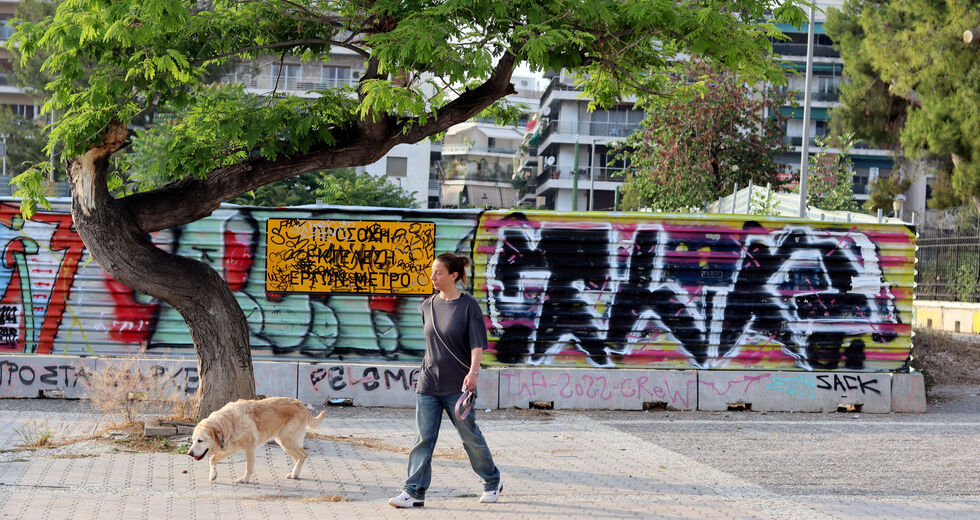 Οχυρό από λαμαρίνες η πλατεία Πρωτομαγιάς