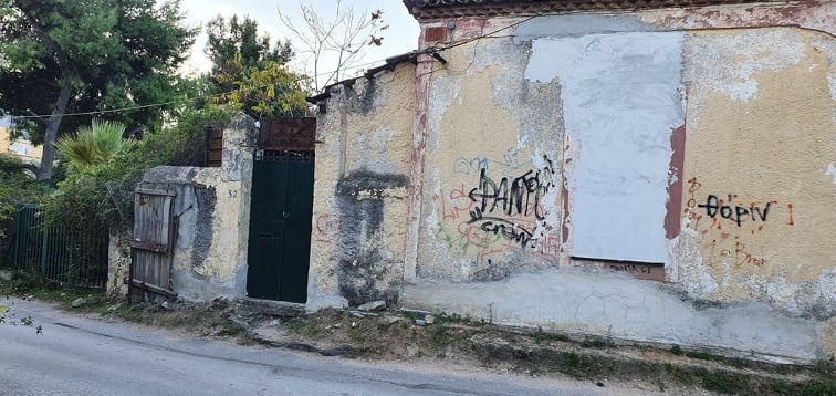 Εκτός σχεδίου παραγκούπολη στην καρδιά του Χαλανδρίου